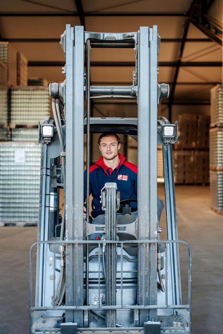 2419 lilian fotografie van dooren logistics lisse fotoshoot 2025 09 19 bewerkt(1)