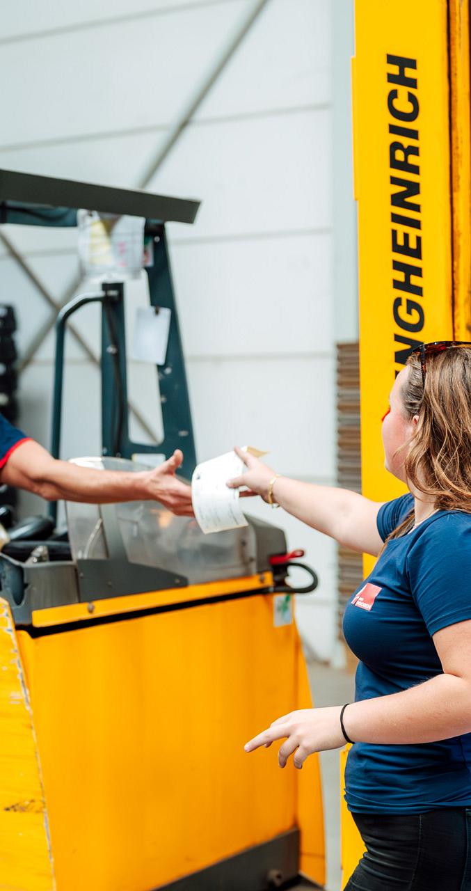 4186 lilian fotografie van dooren transport hillegom fotoshoot 2025 09 19 bewerkt.jpg?1774529630&focus=55.00 54